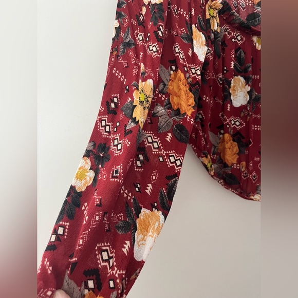 Altar’d state women’s shirt - Picture 2 of 3